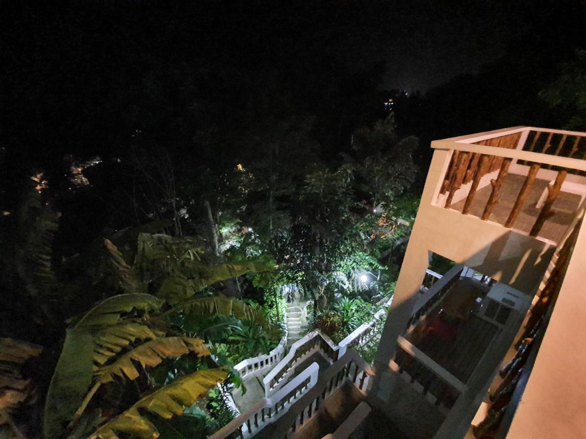 Cocoloco Beach Resort Manoc-Manoc Ngoại thất bức ảnh